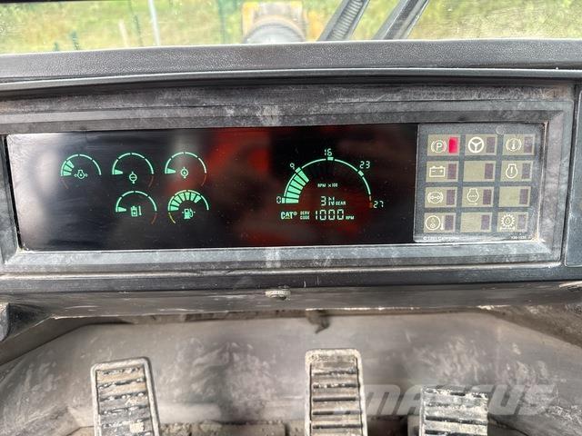 CAT 990 Kolesové nakladače