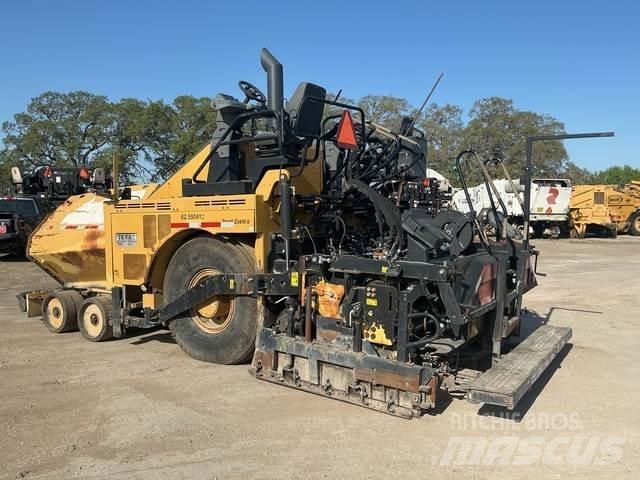 CAT AP1000F Finišéry