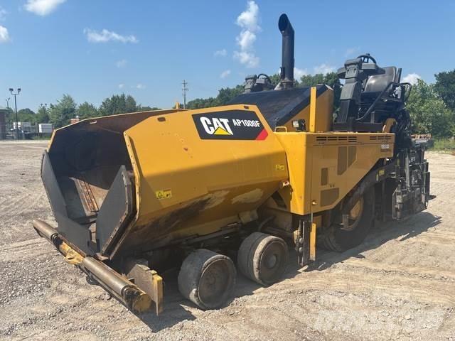 CAT AP1000F Finišéry