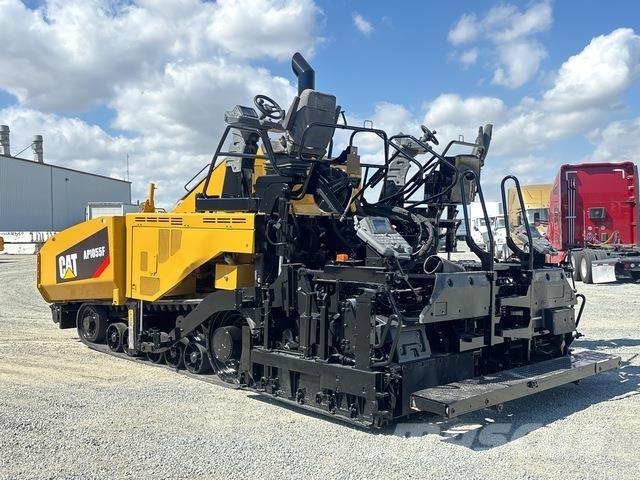 CAT AP1055F Finišéry