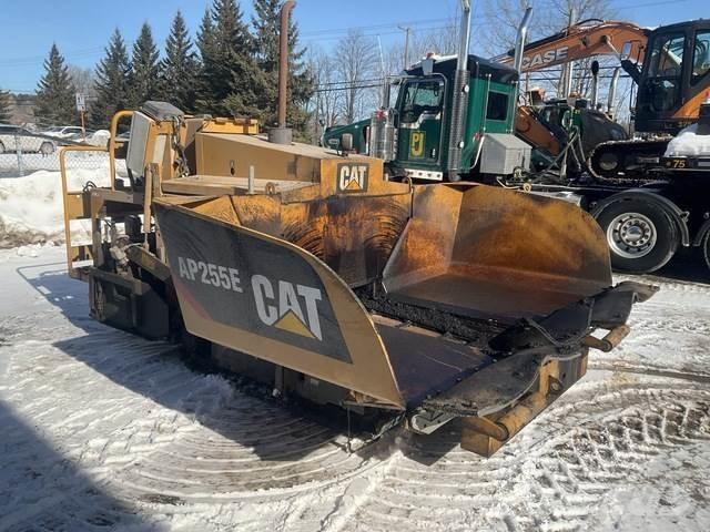 CAT AP255E Finišéry