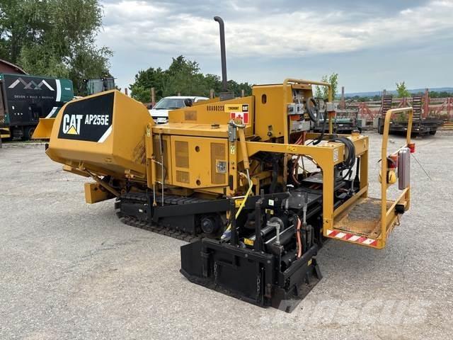 CAT AP255E Finišéry