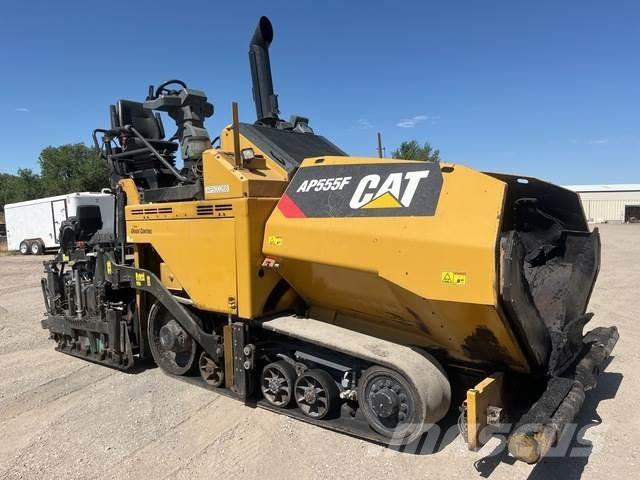 CAT AP555F Finišéry
