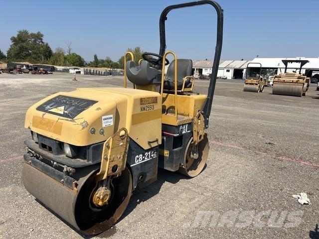 CAT CB-214E Tandemové valce