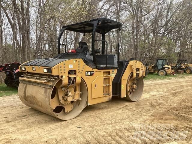 CAT CB13 Tandemové valce