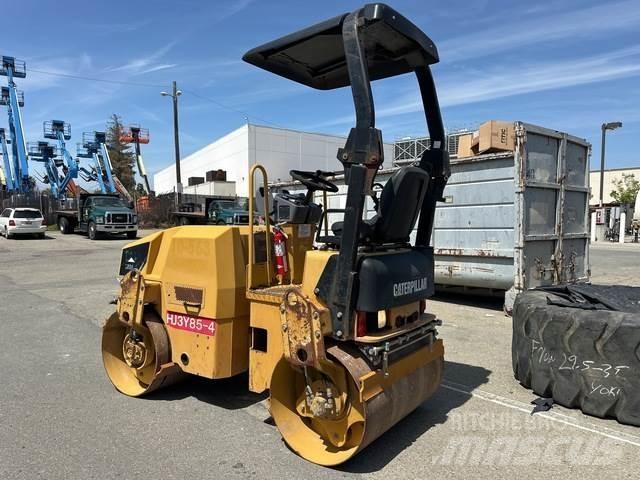 CAT CB24 Tandemové valce
