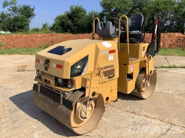 CAT CB24 Tandemové valce