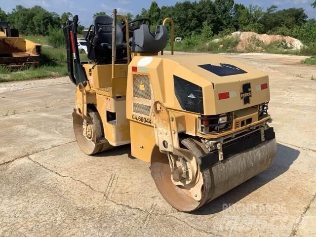 CAT CB24 Tandemové valce
