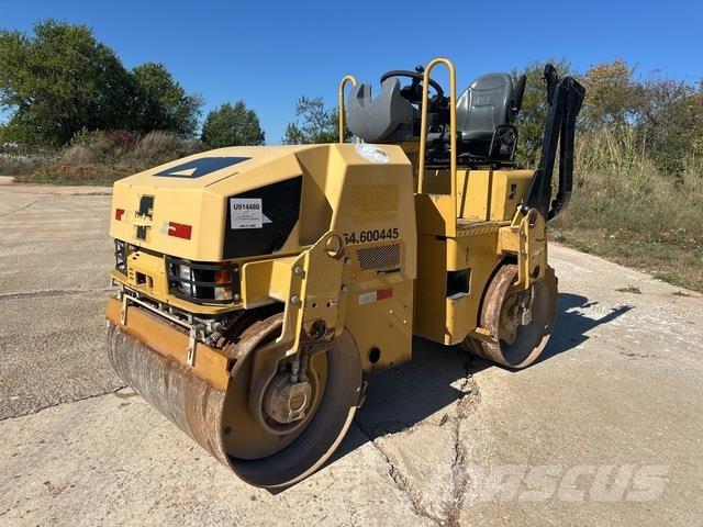 CAT CB24 Tandemové valce