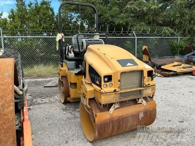 CAT CB24B Tandemové valce