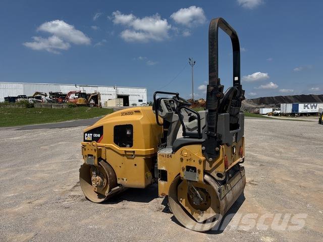 CAT CB24B Tandemové valce