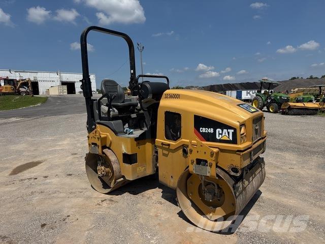 CAT CB24B Tandemové valce
