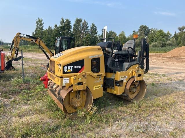CAT CB24B Tandemové valce