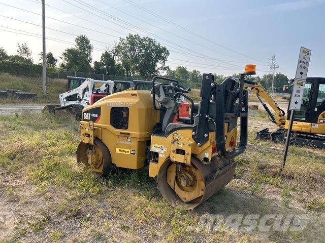 CAT CB24B Tandemové valce