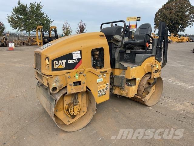 CAT CB24B Tandemové valce