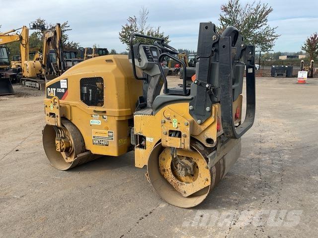 CAT CB24B Tandemové valce