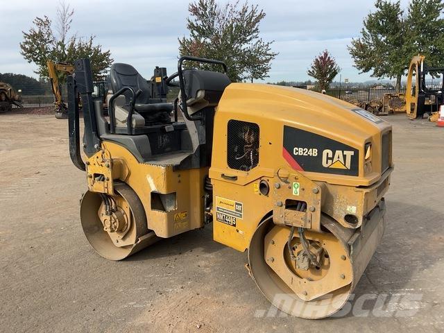 CAT CB24B Tandemové valce