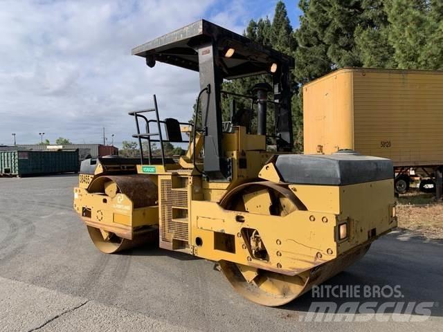 CAT CB534 Tandemové valce