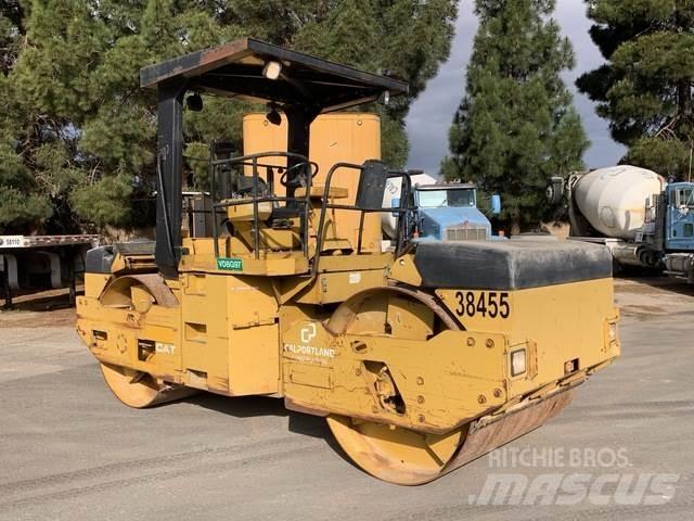 CAT CB534 Tandemové valce