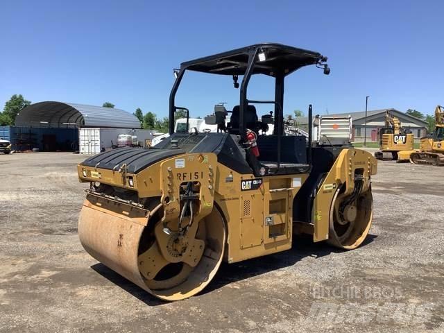 CAT CB54B Tandemové valce