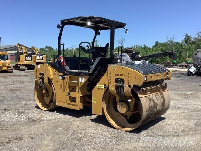 CAT CB54B Tandemové valce