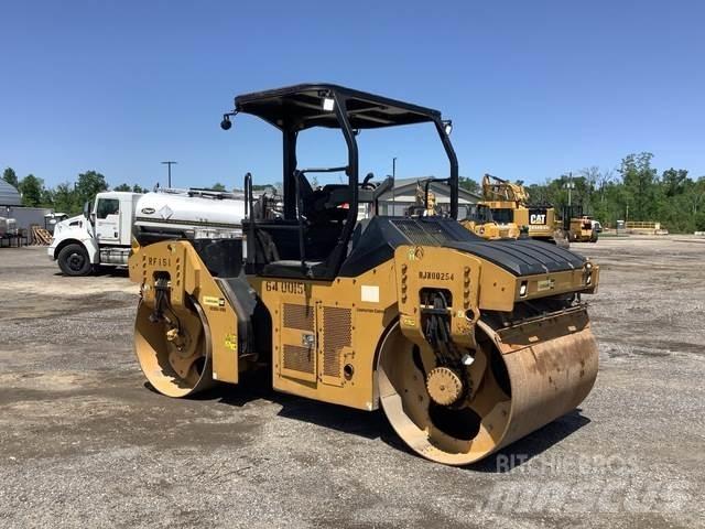 CAT CB54B Tandemové valce