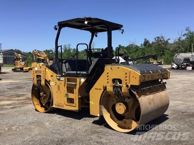 CAT CB54B Tandemové valce