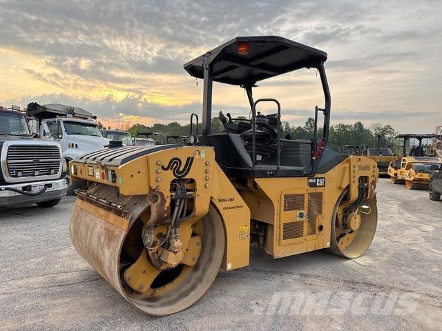 CAT CB54B Tandemové valce