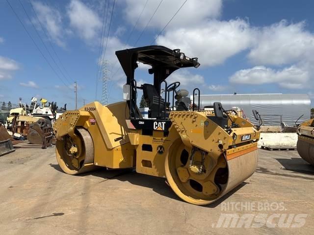 CAT CB64 Tandemové valce