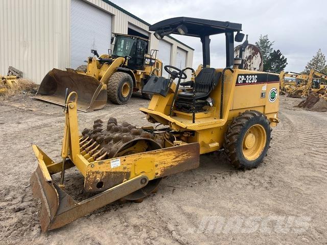 CAT CP-323C Ťahačové valce