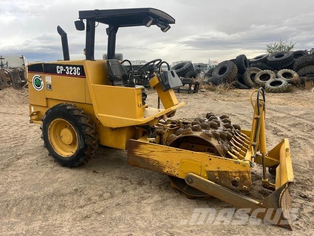 CAT CP-323C Ťahačové valce