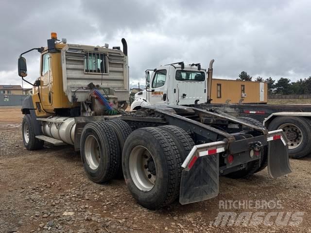 CAT CT660S Ťahače
