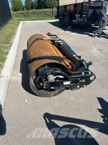 CAT CV119 Vlečné vibračné valce