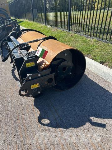 CAT CV119 Vlečné vibračné valce