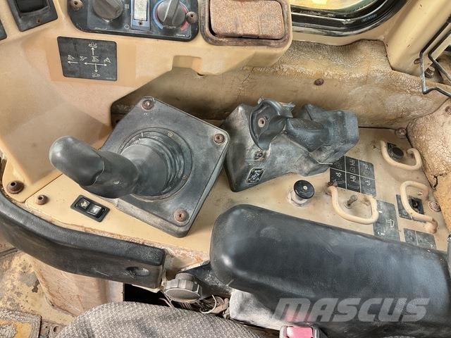 CAT D10R Pásové dozéry