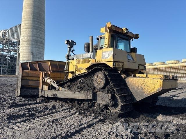 CAT D10T Pásové dozéry
