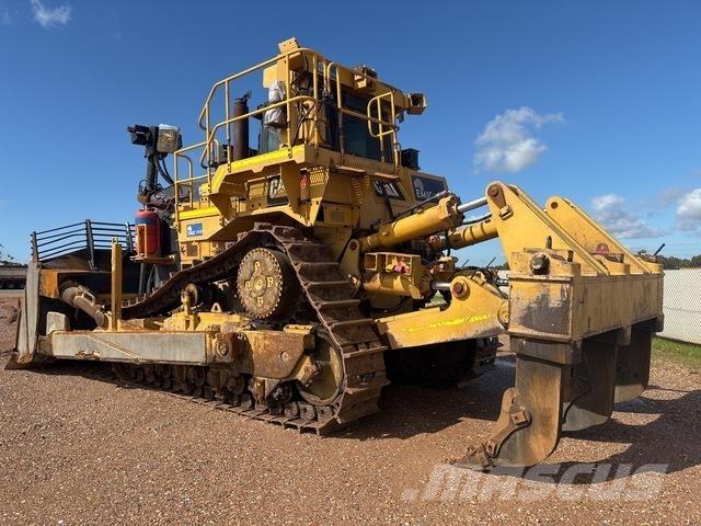 CAT D10T Pásové dozéry