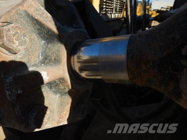 CAT D10T2 Pásové dozéry