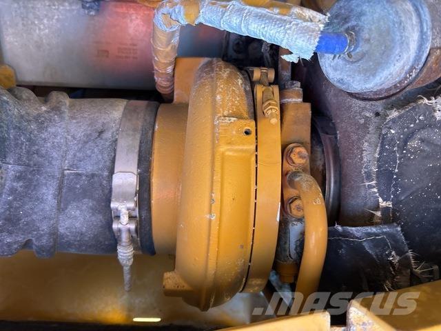 CAT D11 Pásové dozéry