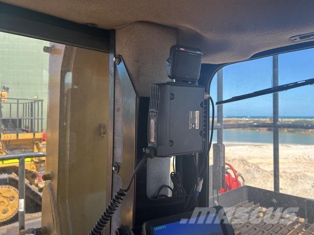 CAT D11T Pásové dozéry