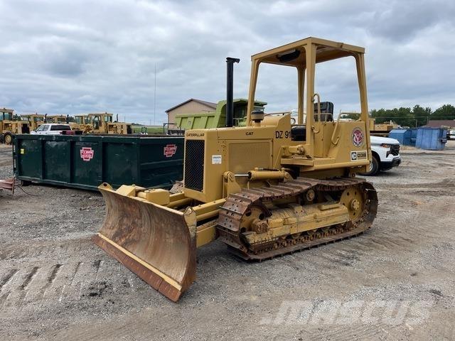 CAT D3B Pásové dozéry