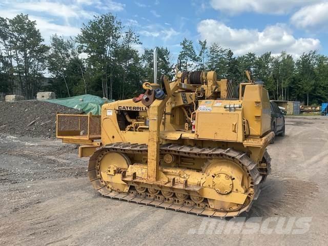 CAT D4E 20 Ukladače potrubia