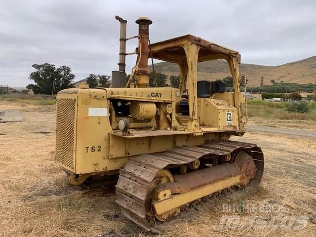 CAT D5B Traktory