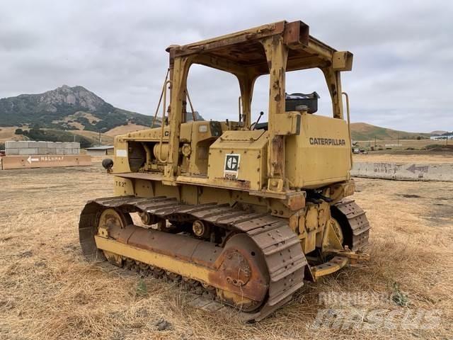 CAT D5B Traktory