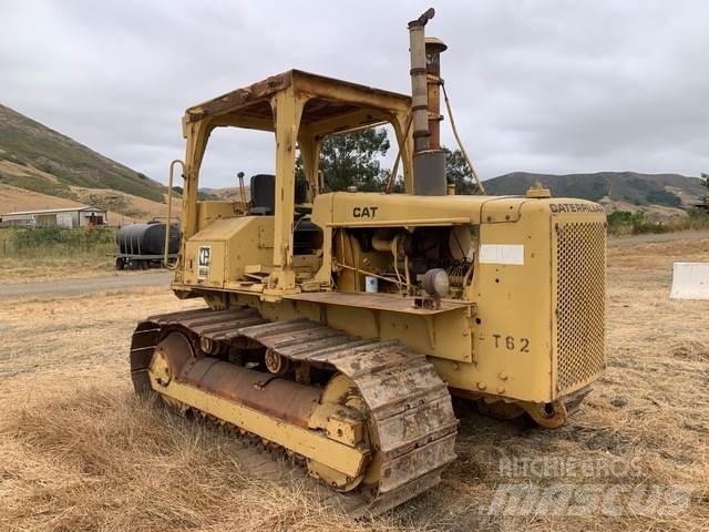 CAT D5B Traktory