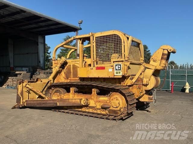 CAT D7 Pásové dozéry