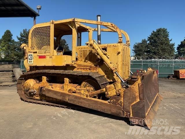 CAT D7 Pásové dozéry