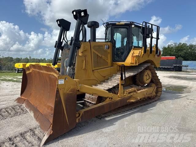CAT D7 Pásové dozéry