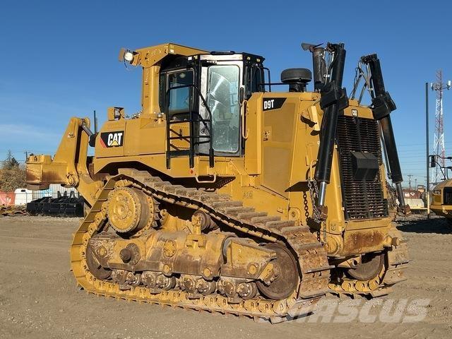CAT D9T Kolesové dozéry