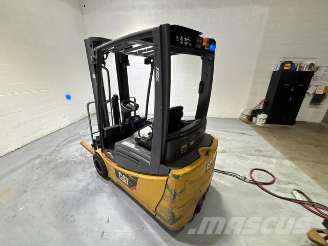 CAT MH 2ET3500 Akumulátorové vozíky